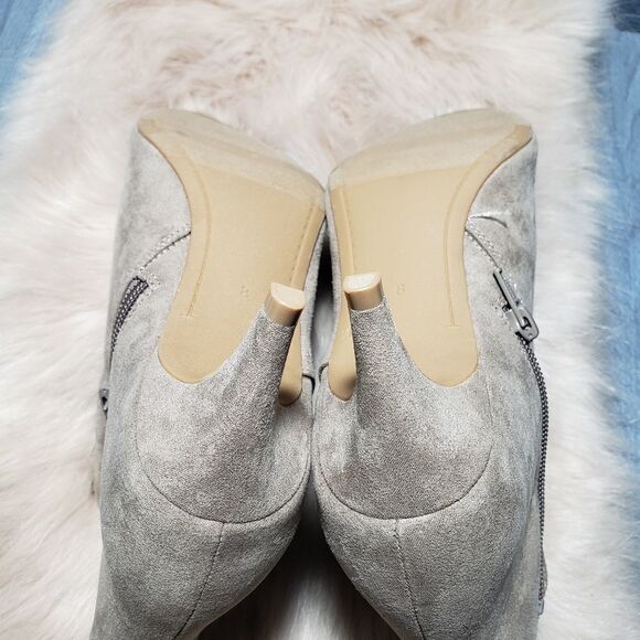 Old Navy Ankle Bootie Women's suede Shoe - Picture 4 of 4